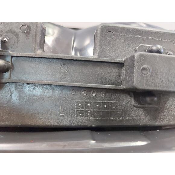 Left Tail Light for 1988-1999 Chevy GMC Cadillac GM080-B0002 Replacement - Picture 11 of 14